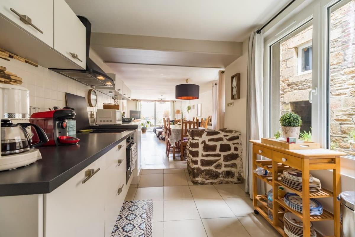 Maison Authentique Au Bord Du Trieux A *